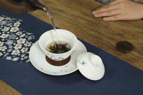 各類茶的注水方式，不同的茶泡茶時怎么注水