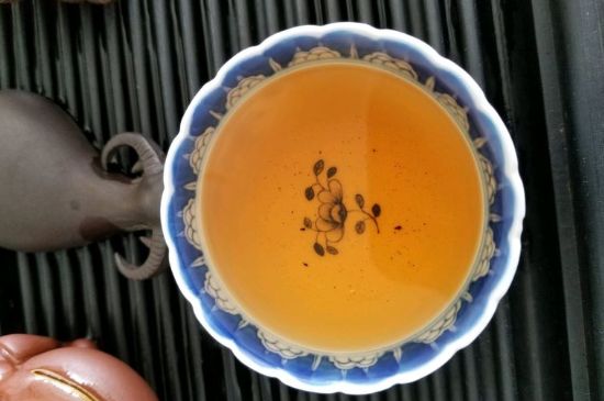 大紅袍第一泡要倒掉嗎，洗茶水需倒掉但第一泡出湯