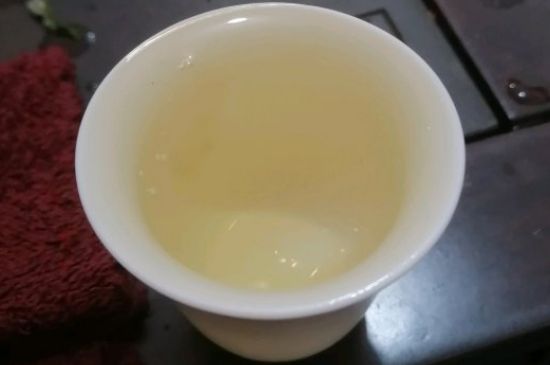 春茶上市白茶的好壞怎么區(qū)分，春白茶怎么分辨好不好？