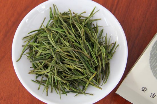 安吉白茶冷藏好還是冷凍好？這個需要根據(jù)存放時間來選擇