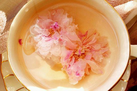 玫瑰花茶的功效與作用，堅(jiān)持喝一個(gè)月玫瑰花茶會怎樣？