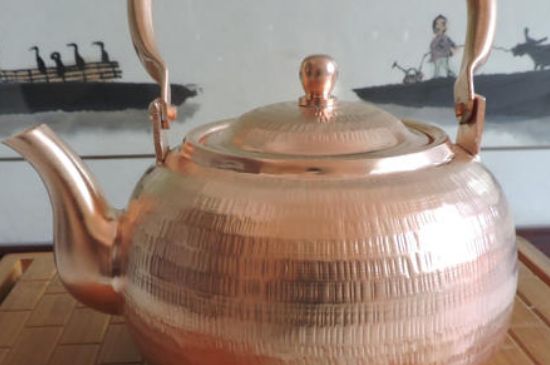 用銅壺?zé)惺裁唇?，銅壺煮水的兩大忌諱和好處