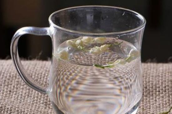 茉莉泡水禁忌，茉莉干花泡水的功效與禁忌