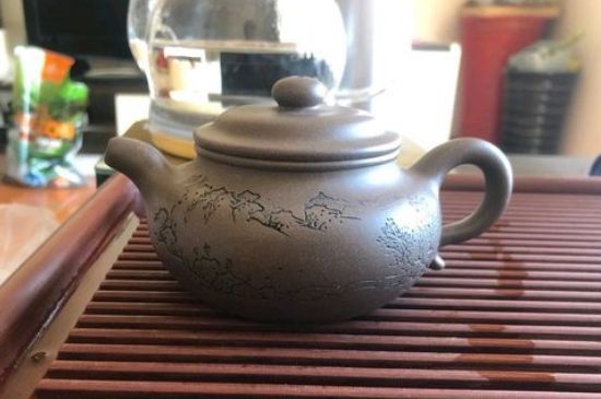 正宗紫砂壺多少錢一套，一套正宗宜興紫砂壺什么價格