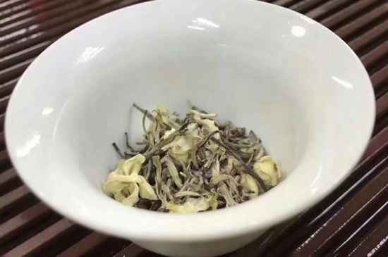 女孩喝茉莉茶的好處，茉莉茶葉的功效與禁忌
