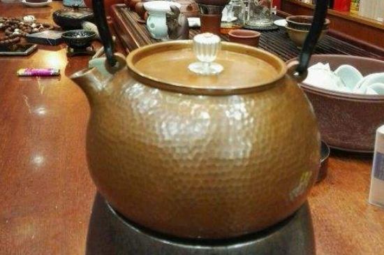 用銅壺?zé)惺裁唇?，銅壺煮水的兩大忌諱和好處