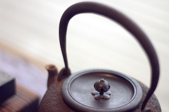 老鐵壺煮茶的害處，鐵壺為什么不能煮茶？