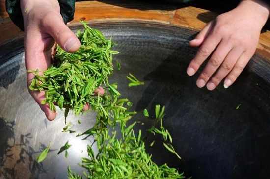 龍井茶炒茶葉怎么炒出好茶色，茶葉怎樣做出來(lái)最綠？