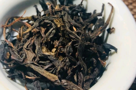 長(zhǎng)期喝巖茶會(huì)上火嗎？巖茶這樣喝了容易上火！