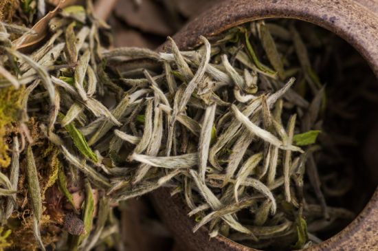 福鼎白茶要喝老的嗎，為什么喝白茶要喝老茶存新茶？