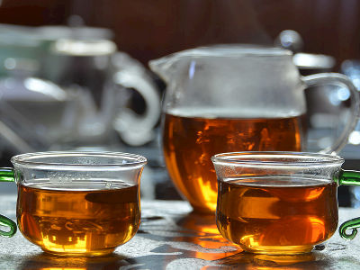 紅茶和綠茶的區(qū)別，常喝紅茶好還是綠茶好？