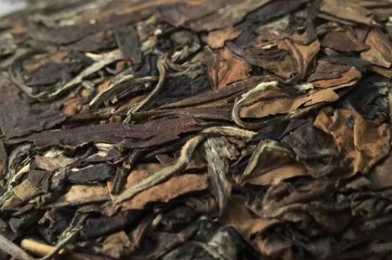 福鼎白茶要喝老的嗎，為什么喝白茶要喝老茶存新茶？