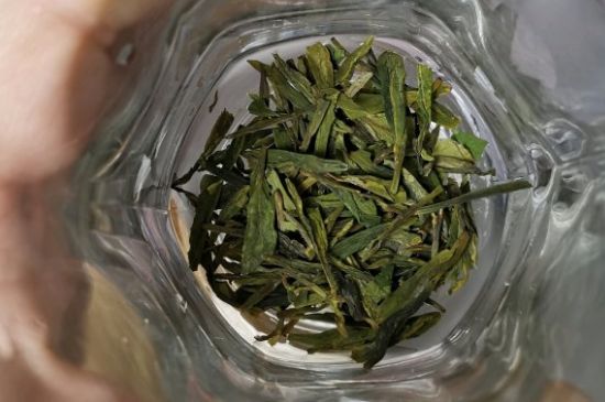 龍井茶放二年了能喝嗎，過期龍井茶的妙用！