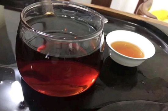 黑茶排濕毒的身體表現(xiàn)，喝黑茶排毒反應癥狀