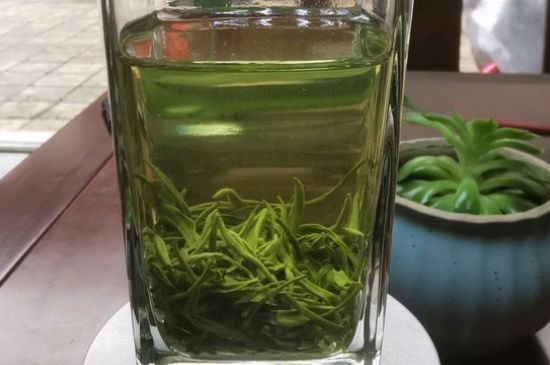 綠茶放了三年還能喝嗎，綠茶放久了喝了會(huì)怎樣