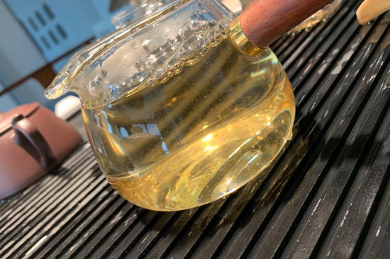 白毫銀針年份越久越好嗎，銀針白毫是否越陳越好